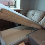 Угловой диван с коробом для белья и пуфом